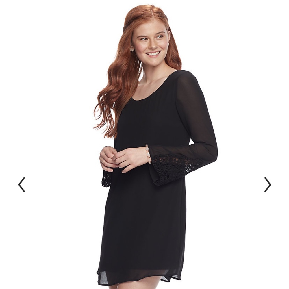 Junior’s Speechless Crochet Sleeve Shift Dress